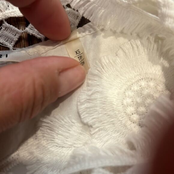 Tahari White Sleeveless Button Down - Picture 4 of 9